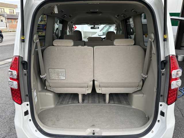 トヨタ ノア X スマートエディション 愛知県 2013(平25)年 7.1万km ホワイトパールクリスタルシャイン /禁煙//モデリスタエアロ（フロント・サイド・リアアンダー）//純正フリップダウンモニター//純正ナビ//CD/DVD/BT/MSV/ブルーレイ/フルセグ/TVキャンセラー//バックカメラ//ビルトインETC//両側パワースライドドア//社外17AW//HIDオートライト//MTモード付AT//横滑り防止装置//電動格納ミラー//三列シート//ウォークスルー//プッシュスタート//純正フロアマット//純正ドアバイザー//スペアスマートキー//新車時保証書//取扱説明書