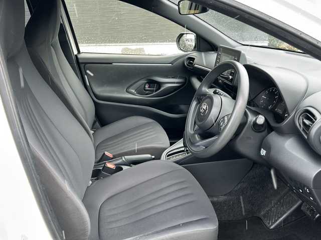 トヨタ ヤリス X 道北・旭川 2022(令4)年 7万km ホワイトパールクリスタルシャイン /４WD//禁煙車//寒冷地仕様//純正メモリナビ//BT/USB/Miracast//前後コーナーセンサー//バックカメラ//レーダークルーズコントロール//プリクラッシュセーフティ//レーントレーシングアシスト//パーキングサポートブレーキ//ロードサインアシスト//ビルトインETC//ワイパーデアイサー//オートライト//オートハイビーム//ビルトインETC//純正フロアマット//保証書//取説