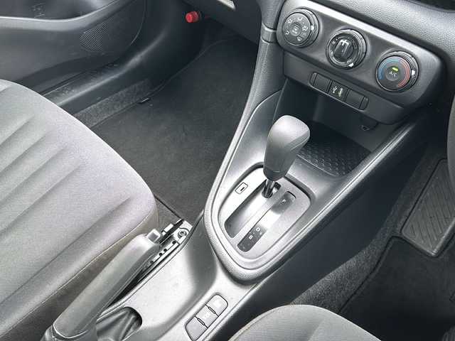 トヨタ ヤリス X 道北・旭川 2022(令4)年 7万km ホワイトパールクリスタルシャイン /４WD//禁煙車//寒冷地仕様//純正メモリナビ//BT/USB/Miracast//前後コーナーセンサー//バックカメラ//レーダークルーズコントロール//プリクラッシュセーフティ//レーントレーシングアシスト//パーキングサポートブレーキ//ロードサインアシスト//ビルトインETC//ワイパーデアイサー//オートライト//オートハイビーム//ビルトインETC//純正フロアマット//保証書//取説