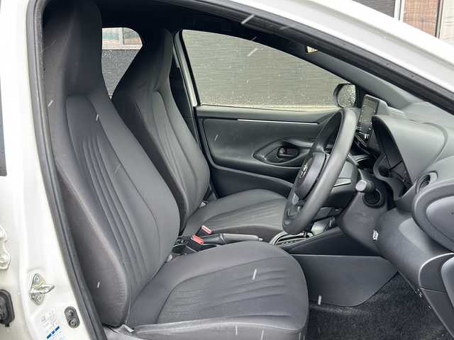 トヨタ ヤリス X 道北・旭川 2022(令4)年 7万km ホワイトパールクリスタルシャイン /４WD//禁煙車//寒冷地仕様//純正メモリナビ//BT/USB/Miracast//前後コーナーセンサー//バックカメラ//レーダークルーズコントロール//プリクラッシュセーフティ//レーントレーシングアシスト//パーキングサポートブレーキ//ロードサインアシスト//ビルトインETC//ワイパーデアイサー//オートライト//オートハイビーム//ビルトインETC//純正フロアマット//保証書//取説