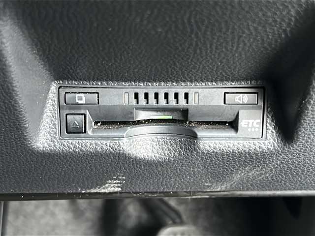 トヨタ ヤリス X 道北・旭川 2022(令4)年 7万km ホワイトパールクリスタルシャイン /４WD//禁煙車//寒冷地仕様//純正メモリナビ//BT/USB/Miracast//前後コーナーセンサー//バックカメラ//レーダークルーズコントロール//プリクラッシュセーフティ//レーントレーシングアシスト//パーキングサポートブレーキ//ロードサインアシスト//ビルトインETC//ワイパーデアイサー//オートライト//オートハイビーム//ビルトインETC//純正フロアマット//保証書//取説