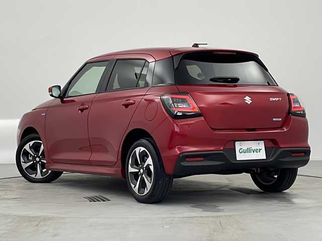 スズキ スイフト HYBRID MZ 愛知県 2024(令6)年 0.6万km バーニングレッドPM /スズキ純正9インチディスプレイオーディオ//AM/FM/BT/USB/iPod/AppleCarPlay/Android Auto//スズキセーフティサポート//デュアルセンサーブレーキサポート//レーンディパーチャーアラート//ブラインドスポットモニター//オートハイビーム//ハイビームアシスト//オートクルーズコントロール//レーンサインアシスト//レーンキープアシスト//ふらつき警告機能//発進お知らせ機能//誤発進抑制機能//ブレーキオートホールド//シートヒーター（D/N席）//電動格納ウィンカーミラー//ステアリングスイッチ//パドルシフト//革巻きステアリング//16インチ純正アルミホイール//LEDオートヘッドライト//LEDフォグランプ//純正フロアマット//トノカバー