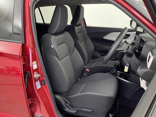 スズキ スイフト HYBRID MZ 愛知県 2024(令6)年 0.6万km バーニングレッドPM /スズキ純正9インチディスプレイオーディオ//AM/FM/BT/USB/iPod/AppleCarPlay/Android Auto//スズキセーフティサポート//デュアルセンサーブレーキサポート//レーンディパーチャーアラート//ブラインドスポットモニター//オートハイビーム//ハイビームアシスト//オートクルーズコントロール//レーンサインアシスト//レーンキープアシスト//ふらつき警告機能//発進お知らせ機能//誤発進抑制機能//ブレーキオートホールド//シートヒーター（D/N席）//電動格納ウィンカーミラー//ステアリングスイッチ//パドルシフト//革巻きステアリング//16インチ純正アルミホイール//LEDオートヘッドライト//LEDフォグランプ//純正フロアマット//トノカバー