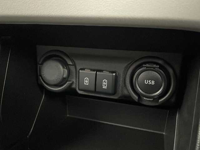 スズキ スイフト HYBRID MZ 愛知県 2024(令6)年 0.6万km バーニングレッドPM /スズキ純正9インチディスプレイオーディオ//AM/FM/BT/USB/iPod/AppleCarPlay/Android Auto//スズキセーフティサポート//デュアルセンサーブレーキサポート//レーンディパーチャーアラート//ブラインドスポットモニター//オートハイビーム//ハイビームアシスト//オートクルーズコントロール//レーンサインアシスト//レーンキープアシスト//ふらつき警告機能//発進お知らせ機能//誤発進抑制機能//ブレーキオートホールド//シートヒーター（D/N席）//電動格納ウィンカーミラー//ステアリングスイッチ//パドルシフト//革巻きステアリング//16インチ純正アルミホイール//LEDオートヘッドライト//LEDフォグランプ//純正フロアマット//トノカバー