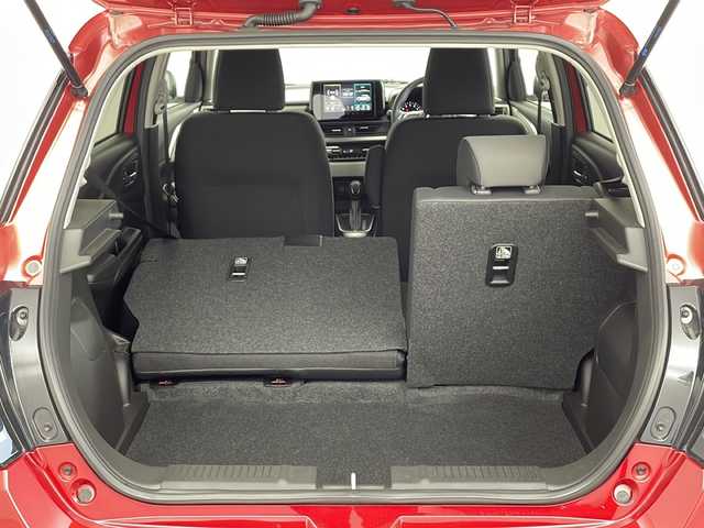 スズキ スイフト HYBRID MZ 愛知県 2024(令6)年 0.6万km バーニングレッドPM /スズキ純正9インチディスプレイオーディオ//AM/FM/BT/USB/iPod/AppleCarPlay/Android Auto//スズキセーフティサポート//デュアルセンサーブレーキサポート//レーンディパーチャーアラート//ブラインドスポットモニター//オートハイビーム//ハイビームアシスト//オートクルーズコントロール//レーンサインアシスト//レーンキープアシスト//ふらつき警告機能//発進お知らせ機能//誤発進抑制機能//ブレーキオートホールド//シートヒーター（D/N席）//電動格納ウィンカーミラー//ステアリングスイッチ//パドルシフト//革巻きステアリング//16インチ純正アルミホイール//LEDオートヘッドライト//LEDフォグランプ//純正フロアマット//トノカバー