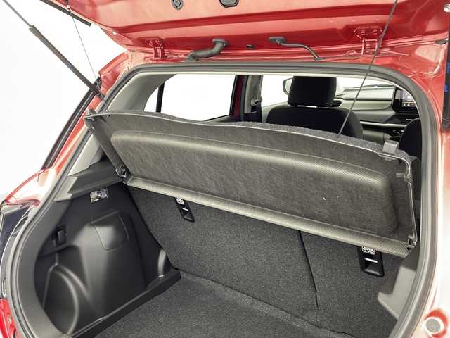 スズキ スイフト HYBRID MZ 愛知県 2024(令6)年 0.6万km バーニングレッドPM /スズキ純正9インチディスプレイオーディオ//AM/FM/BT/USB/iPod/AppleCarPlay/Android Auto//スズキセーフティサポート//デュアルセンサーブレーキサポート//レーンディパーチャーアラート//ブラインドスポットモニター//オートハイビーム//ハイビームアシスト//オートクルーズコントロール//レーンサインアシスト//レーンキープアシスト//ふらつき警告機能//発進お知らせ機能//誤発進抑制機能//ブレーキオートホールド//シートヒーター（D/N席）//電動格納ウィンカーミラー//ステアリングスイッチ//パドルシフト//革巻きステアリング//16インチ純正アルミホイール//LEDオートヘッドライト//LEDフォグランプ//純正フロアマット//トノカバー