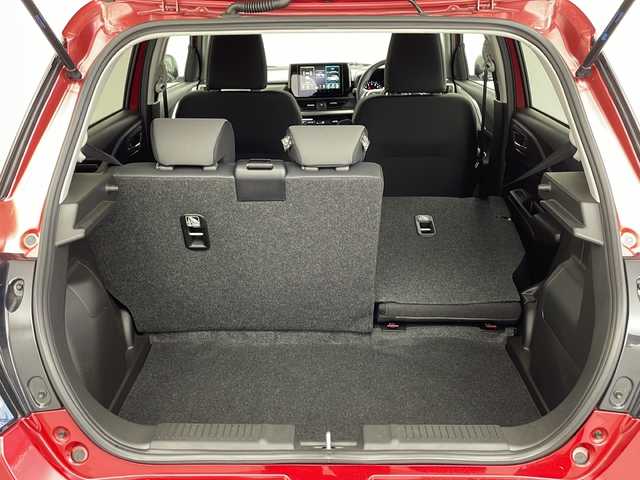 スズキ スイフト HYBRID MZ 愛知県 2024(令6)年 0.6万km バーニングレッドPM /スズキ純正9インチディスプレイオーディオ//AM/FM/BT/USB/iPod/AppleCarPlay/Android Auto//スズキセーフティサポート//デュアルセンサーブレーキサポート//レーンディパーチャーアラート//ブラインドスポットモニター//オートハイビーム//ハイビームアシスト//オートクルーズコントロール//レーンサインアシスト//レーンキープアシスト//ふらつき警告機能//発進お知らせ機能//誤発進抑制機能//ブレーキオートホールド//シートヒーター（D/N席）//電動格納ウィンカーミラー//ステアリングスイッチ//パドルシフト//革巻きステアリング//16インチ純正アルミホイール//LEDオートヘッドライト//LEDフォグランプ//純正フロアマット//トノカバー