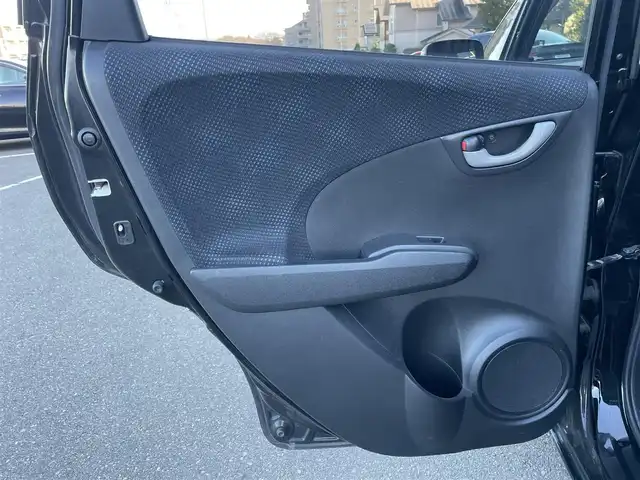 ホンダ フィット G スマートセレ ファインスタイル 東京都 2013(平25)年 5.8万km クリスタルブラックパール サイバーナビ（AVIC-ZH77）/バックカメラ/CD/DVD/BT/AM/FM/TV/アイドリングストップ/ビルトインETC/スマートキー/オートエアコン/オートライト/フロアマット/ドアバイザー