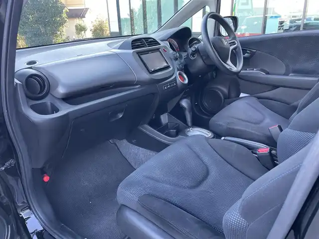 ホンダ フィット G スマートセレ ファインスタイル 東京都 2013(平25)年 5.8万km クリスタルブラックパール サイバーナビ（AVIC-ZH77）/バックカメラ/CD/DVD/BT/AM/FM/TV/アイドリングストップ/ビルトインETC/スマートキー/オートエアコン/オートライト/フロアマット/ドアバイザー