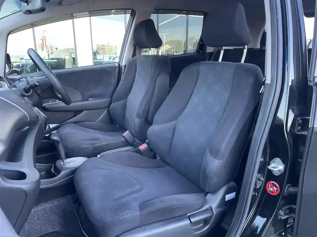 ホンダ フィット G スマートセレ ファインスタイル 東京都 2013(平25)年 5.8万km クリスタルブラックパール サイバーナビ（AVIC-ZH77）/バックカメラ/CD/DVD/BT/AM/FM/TV/アイドリングストップ/ビルトインETC/スマートキー/オートエアコン/オートライト/フロアマット/ドアバイザー