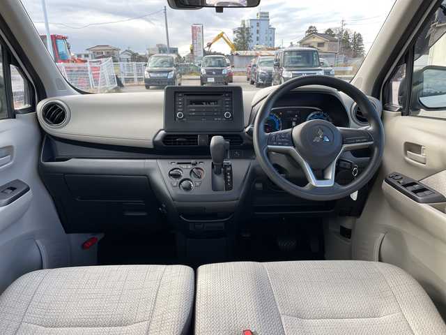 三菱 ｅＫワゴン M 富山県 2023(令5)年 0.6万km シルキーホワイト 4WD/コーナーセンサー（バック）/シートヒーター（前席）/禁煙車/電動格納ミラー/横滑り防止装置/レーンキープアシスト/オートライト/キーレスエントリー/社外フロアマット