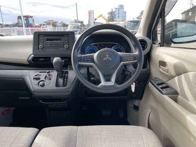 三菱 ｅＫワゴン M 富山県 2023(令5)年 0.6万km シルキーホワイト 4WD/コーナーセンサー（バック）/シートヒーター（前席）/禁煙車/電動格納ミラー/横滑り防止装置/レーンキープアシスト/オートライト/キーレスエントリー/社外フロアマット