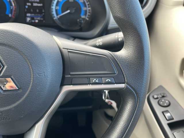 三菱 ｅＫワゴン M 富山県 2023(令5)年 0.6万km シルキーホワイト 4WD/コーナーセンサー（バック）/シートヒーター（前席）/禁煙車/電動格納ミラー/横滑り防止装置/レーンキープアシスト/オートライト/キーレスエントリー/社外フロアマット