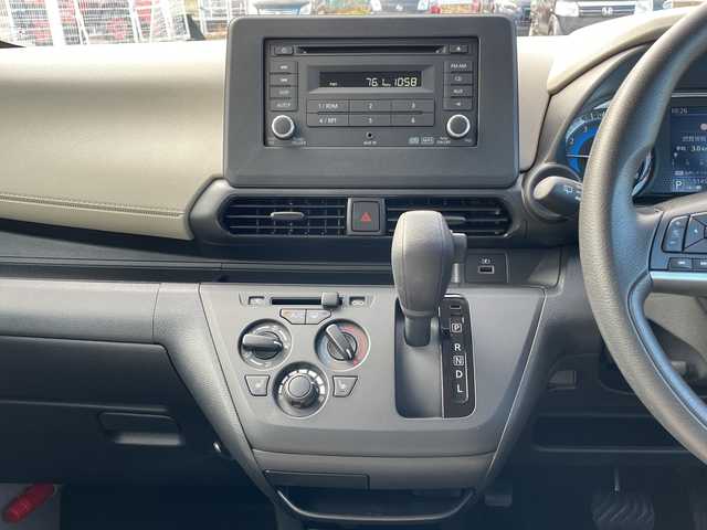 三菱 ｅＫワゴン M 富山県 2023(令5)年 0.6万km シルキーホワイト 4WD/コーナーセンサー（バック）/シートヒーター（前席）/禁煙車/電動格納ミラー/横滑り防止装置/レーンキープアシスト/オートライト/キーレスエントリー/社外フロアマット