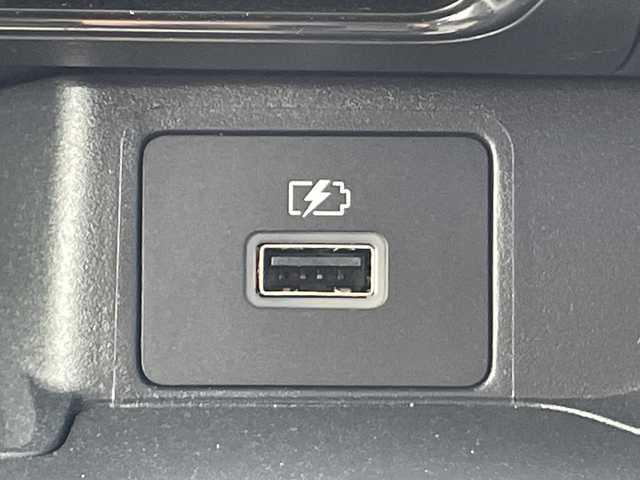 三菱 ｅＫワゴン M 富山県 2023(令5)年 0.6万km シルキーホワイト 4WD/コーナーセンサー（バック）/シートヒーター（前席）/禁煙車/電動格納ミラー/横滑り防止装置/レーンキープアシスト/オートライト/キーレスエントリー/社外フロアマット