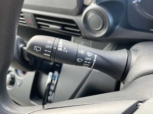 三菱 ｅＫワゴン M 富山県 2023(令5)年 0.6万km シルキーホワイト 4WD/コーナーセンサー（バック）/シートヒーター（前席）/禁煙車/電動格納ミラー/横滑り防止装置/レーンキープアシスト/オートライト/キーレスエントリー/社外フロアマット