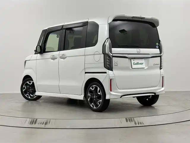 ホンダ Ｎ ＢＯＸ カスタム G L ターボ ホンダセンシング 埼玉県 2020(令2)年 1.1万km プラチナホワイトパール 純正ナビ　VXM-204VFi/(Bluetooth/USB/AUX/ipod/CD/DVD/AM/FM)/地デジワンセグ/バックカメラ/前方ドライブレコーダー/ETC/Honda SENSING/・衝突軽減ブレーキ/・誤発進抑制機能/・先行車発進お知らせ機能/・標識認識機能/・路外逸脱抑制機能/・アダプティブ・クルーズ・コントロール/・オートマチックハイビーム/両側パワースライドドア/パドルシフト/ロールサンシェード/純正フロアマット/純正ドアバイザー/ステアリングリモコン/ウィンカーミラー/純正15インチアルミホイール