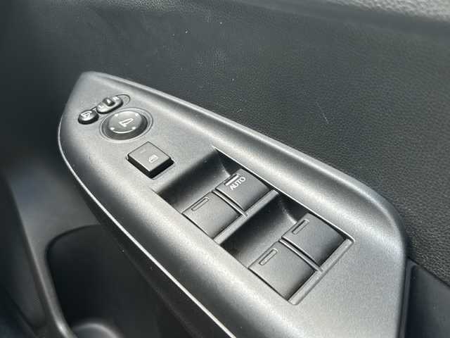 ホンダ フィット 13G Sパッケージ 高知県 2014(平26)年 13.7万km プレミアムホワイトパール 社外ナビ/バックモニター/オートライト