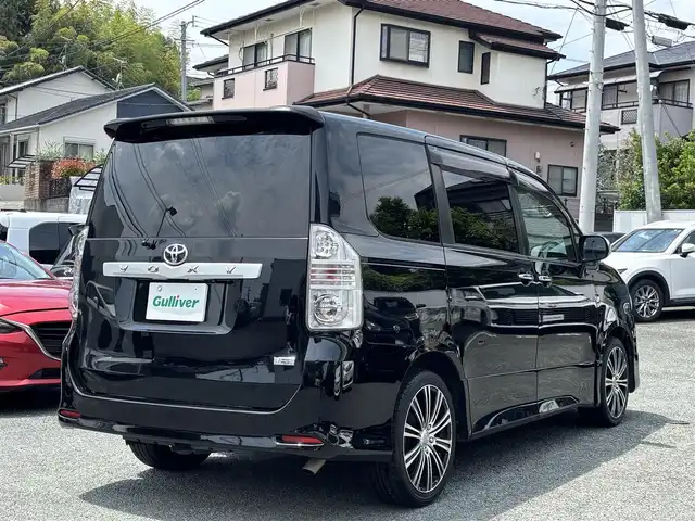 トヨタ ヴォクシー ZS 煌Ⅱ 熊本県 2009(平21)年 15.5万km ブラック 社外ナビ（CN-S300D）/【フルセグTV/Bluetooth/CD/DVD】/フリップダウンモニター/両側パワースライドドア/社外18インチAW/ETC/パドルシフト/革巻きステアリング/ダブルエアバック/オートライト/プッシュスタート/スマートキー/ステアリングスイッチ/ABS/盗難防止装置