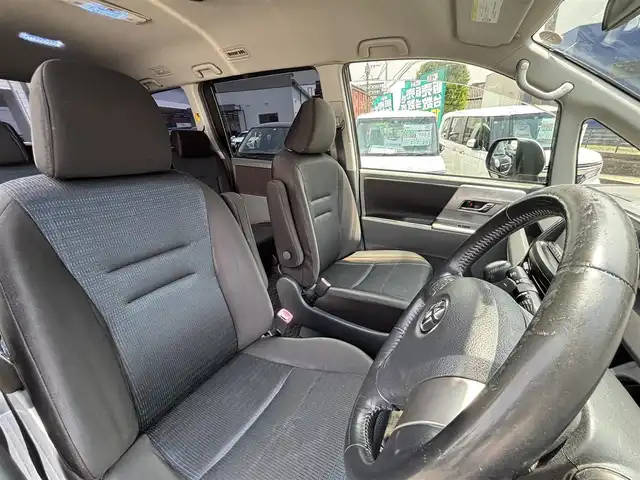 トヨタ ヴォクシー ZS 煌Ⅱ 熊本県 2009(平21)年 15.5万km ブラック 社外ナビ（CN-S300D）/【フルセグTV/Bluetooth/CD/DVD】/フリップダウンモニター/両側パワースライドドア/社外18インチAW/ETC/パドルシフト/革巻きステアリング/ダブルエアバック/オートライト/プッシュスタート/スマートキー/ステアリングスイッチ/ABS/盗難防止装置