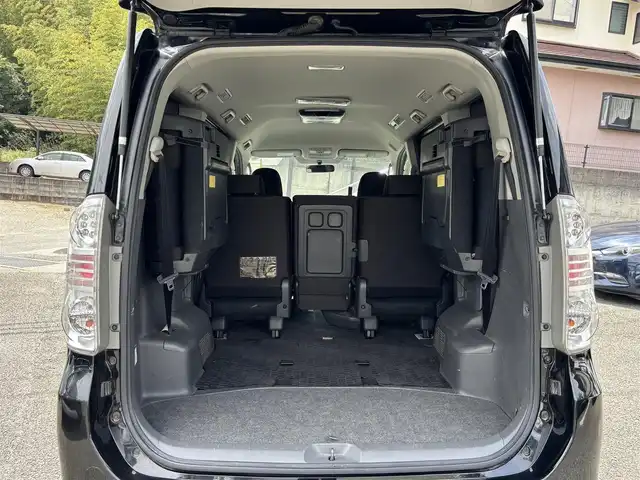 トヨタ ヴォクシー ZS 煌Ⅱ 熊本県 2009(平21)年 15.5万km ブラック 社外ナビ（CN-S300D）/【フルセグTV/Bluetooth/CD/DVD】/フリップダウンモニター/両側パワースライドドア/社外18インチAW/ETC/パドルシフト/革巻きステアリング/ダブルエアバック/オートライト/プッシュスタート/スマートキー/ステアリングスイッチ/ABS/盗難防止装置