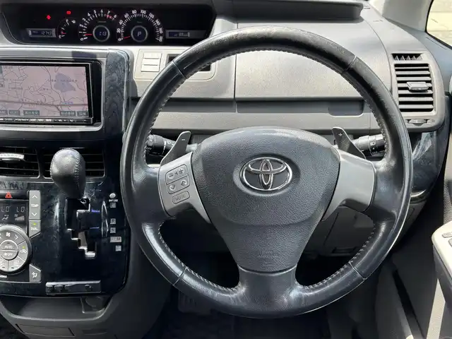 トヨタ ヴォクシー ZS 煌Ⅱ 熊本県 2009(平21)年 15.5万km ブラック 社外ナビ（CN-S300D）/【フルセグTV/Bluetooth/CD/DVD】/フリップダウンモニター/両側パワースライドドア/社外18インチAW/ETC/パドルシフト/革巻きステアリング/ダブルエアバック/オートライト/プッシュスタート/スマートキー/ステアリングスイッチ/ABS/盗難防止装置