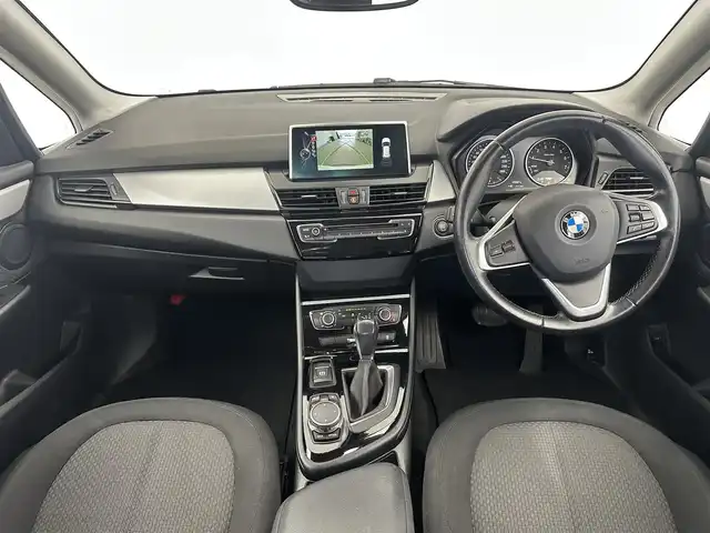 ＢＭＷ ２１８ｉ アクティブツアラー 愛知県 2015(平27)年 10.3万km パール 純正マルチメディア/（CD/DVD）/バックモニター/パドルシフト/MTモード/速度制限機能/衝突軽減システム/コーナーセンサー/横滑り防止機能/ステアリングスイッチ/エアバック/（運転席/助手席/カーテン）/純正16インチアルミホイール/スマートキー