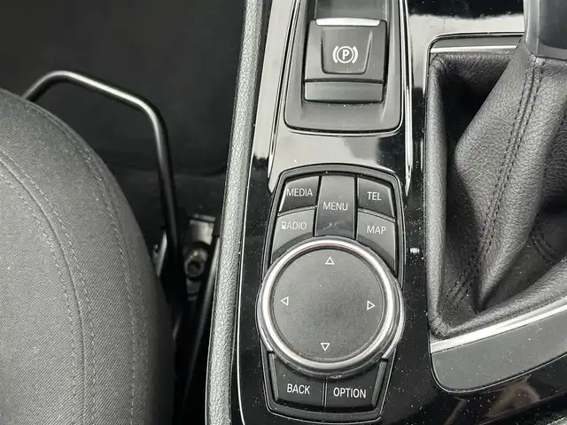 ＢＭＷ ２１８ｉ アクティブツアラー 愛知県 2015(平27)年 10.3万km パール 純正マルチメディア/（CD/DVD）/バックモニター/パドルシフト/MTモード/速度制限機能/衝突軽減システム/コーナーセンサー/横滑り防止機能/ステアリングスイッチ/エアバック/（運転席/助手席/カーテン）/純正16インチアルミホイール/スマートキー