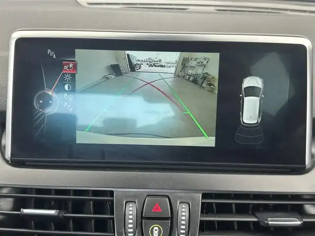 ＢＭＷ ２１８ｉ アクティブツアラー 愛知県 2015(平27)年 10.3万km パール 純正マルチメディア/（CD/DVD）/バックモニター/パドルシフト/MTモード/速度制限機能/衝突軽減システム/コーナーセンサー/横滑り防止機能/ステアリングスイッチ/エアバック/（運転席/助手席/カーテン）/純正16インチアルミホイール/スマートキー
