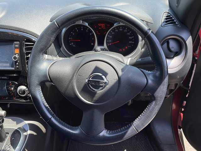日産 ジューク 15RX 新潟県 2015(平27)年 5.1万km ラディアントレッド 純正SDナビ/(AM/FM/CD/DVD/SD/フルセグ/Bluetooth)/バックモニター/HIDオートライト/純正アルミホイール付夏タイヤ積込/(215/55/R17/4mm)/横滑り防止装置/アイドリングストップ/スマートキー/ETC