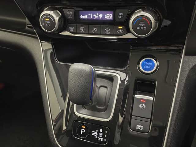 日産 セレナ e－パワー ハイウェイスター G 宮崎県 2019(令1)年 6.6万km サンライズオレンジ/ダイヤモンドブラック 禁煙車/エマージェンシーブレーキ/純正10型ナビTV/（CD/DVD/Blu-ray/Bluetooth/MSV/フルセグTV)/純正リアフリップダウンモニター/純正ドライブレコーダー/純正エアロ/純正ルーフエンドスポイラー/純正16インチアルミ/純正セキュリティアラーム/純正フロアマット/プロパイロット/アラウンドビューモニター/ハンズフリー両側電動スライドドア/クリアランスソナー/パーキングアシスト/ブラインドスポットモニター/電子パーキング/オートホールド/スマートルームミラー/ステアリングヒーター/前席シートヒーター/撥水シート/Wオートエアコン/インテリジェントキー/プッシュエンジンスタート/スペアキー/新車時保証書/取扱い説明書