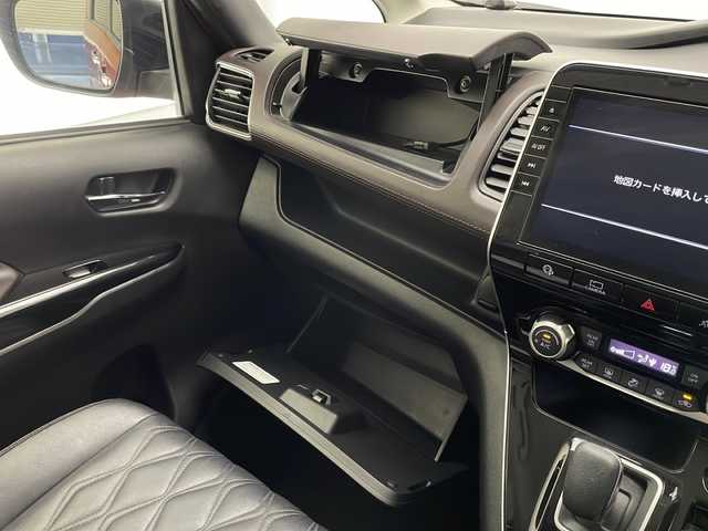 日産 セレナ e－パワー ハイウェイスター G 宮崎県 2019(令1)年 6.6万km サンライズオレンジ/ダイヤモンドブラック 禁煙車/エマージェンシーブレーキ/純正10型ナビTV/（CD/DVD/Blu-ray/Bluetooth/MSV/フルセグTV)/純正リアフリップダウンモニター/純正ドライブレコーダー/純正エアロ/純正ルーフエンドスポイラー/純正16インチアルミ/純正セキュリティアラーム/純正フロアマット/プロパイロット/アラウンドビューモニター/ハンズフリー両側電動スライドドア/クリアランスソナー/パーキングアシスト/ブラインドスポットモニター/電子パーキング/オートホールド/スマートルームミラー/ステアリングヒーター/前席シートヒーター/撥水シート/Wオートエアコン/インテリジェントキー/プッシュエンジンスタート/スペアキー/新車時保証書/取扱い説明書