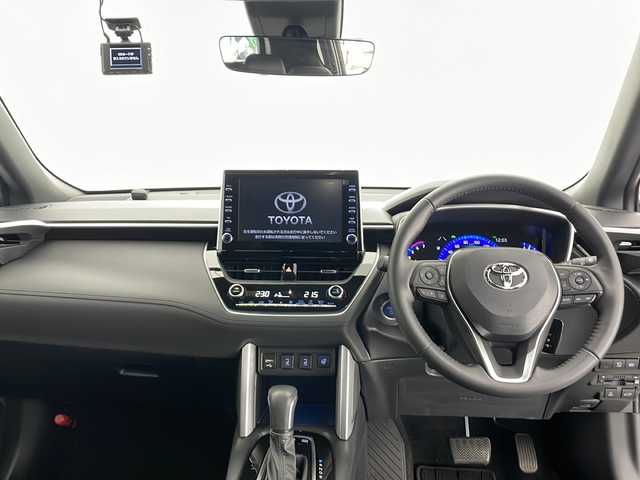 トヨタ カローラ クロス ハイブリッド Z 長野県 2023(令5)年 1.7万km プラチナホワイトパールマイカ 4WD/純正ディスプレイオーディオナビ機能付き/（フルセグ/Bluetooth/AM/FM/USB）/全方位モニター/ビルトインETC2.0/前後ドラレコ/前席シートヒーター/D席パワーシート/衝突軽減ブレーキ/レーンキープアシスト/レーダークルーズコントロール/前後コーナーセンサー/ブラインドスポットモニター/ステアリングヒーター/パワーバックドア/革巻きステアリング/ステアリングスイッチ/ドアバイザー/電子パーキングブレーキ/シーケンシャルウィンカー/LEDヘッドライト/LEDフォグ/スマートキー