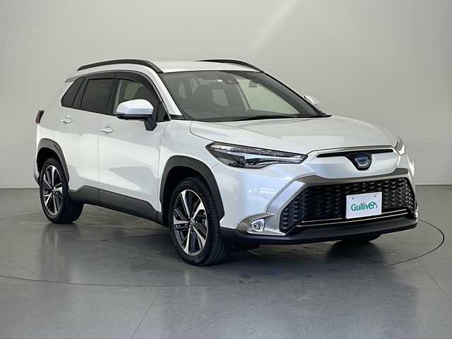 トヨタ カローラ クロス ハイブリッド Z 長野県 2023(令5)年 1.7万km プラチナホワイトパールマイカ 4WD/純正ディスプレイオーディオナビ機能付き/（フルセグ/Bluetooth/AM/FM/USB）/全方位モニター/ビルトインETC2.0/前後ドラレコ/前席シートヒーター/D席パワーシート/衝突軽減ブレーキ/レーンキープアシスト/レーダークルーズコントロール/前後コーナーセンサー/ブラインドスポットモニター/ステアリングヒーター/パワーバックドア/革巻きステアリング/ステアリングスイッチ/ドアバイザー/電子パーキングブレーキ/シーケンシャルウィンカー/LEDヘッドライト/LEDフォグ/スマートキー