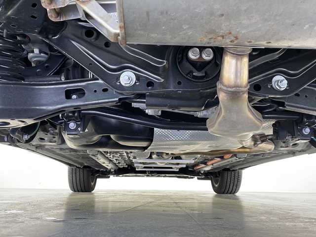 トヨタ カローラ クロス ハイブリッド Z 長野県 2023(令5)年 1.7万km プラチナホワイトパールマイカ 4WD/純正ディスプレイオーディオナビ機能付き/（フルセグ/Bluetooth/AM/FM/USB）/全方位モニター/ビルトインETC2.0/前後ドラレコ/前席シートヒーター/D席パワーシート/衝突軽減ブレーキ/レーンキープアシスト/レーダークルーズコントロール/前後コーナーセンサー/ブラインドスポットモニター/ステアリングヒーター/パワーバックドア/革巻きステアリング/ステアリングスイッチ/ドアバイザー/電子パーキングブレーキ/シーケンシャルウィンカー/LEDヘッドライト/LEDフォグ/スマートキー