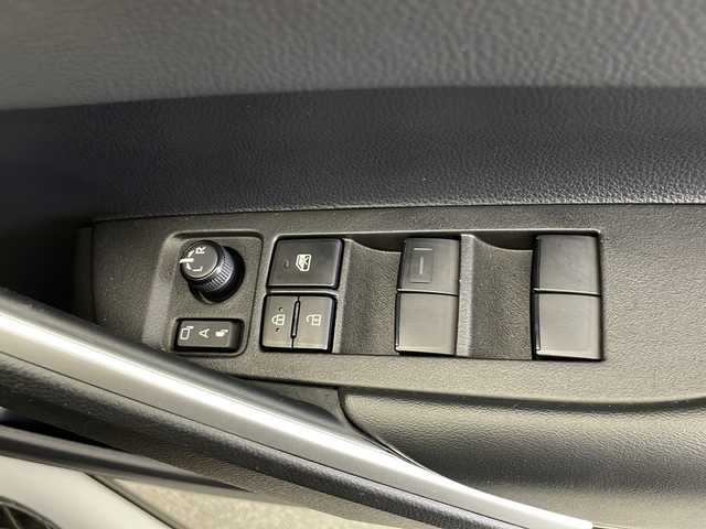 トヨタ カローラ クロス ハイブリッド Z 長野県 2023(令5)年 1.7万km プラチナホワイトパールマイカ 4WD/純正ディスプレイオーディオナビ機能付き/（フルセグ/Bluetooth/AM/FM/USB）/全方位モニター/ビルトインETC2.0/前後ドラレコ/前席シートヒーター/D席パワーシート/衝突軽減ブレーキ/レーンキープアシスト/レーダークルーズコントロール/前後コーナーセンサー/ブラインドスポットモニター/ステアリングヒーター/パワーバックドア/革巻きステアリング/ステアリングスイッチ/ドアバイザー/電子パーキングブレーキ/シーケンシャルウィンカー/LEDヘッドライト/LEDフォグ/スマートキー
