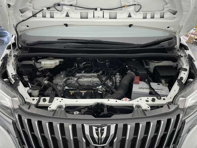 トヨタ エスクァイア Gi 長野県 2017(平29)年 5.8万km ホワイトパールクリスタルシャイン ・ALPINE9インチナビ BIGX/(BT&CD&DVD&USB&SD&TV)/・ALPINEリアフリップダウンモニター/・両側パワースライドドア/・バックカメラ/・ビルドインETC/・クルーズコントロール/・トヨタセーフティセンス/・レーンディパーチャーアラート/・プリクラッシュセーフティ/・オートマチックハイビーム/・オートライト/・LEDヘッドライト/・LEDフォグランプ/・三列シート/・ウォークスルー/・純正フロアマット/・純正アルミホイール/・レザーシート/・シートヒーター（運転席・助手席）/・プッシュスタート/・アイドリングストップ/・スマートキー/・スペアキー/・Wエアバック