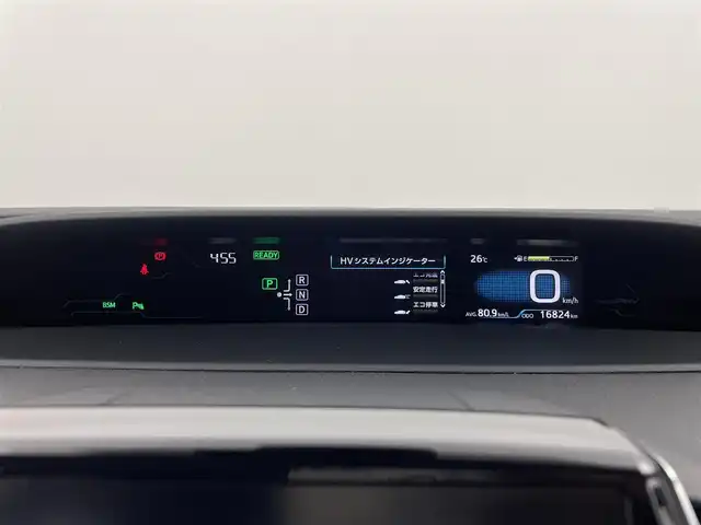 トヨタ プリウス ＰＨＶ A 群馬県 2017(平29)年 1.7万km ホワイトパールクリスタルシャイン トヨタITSConnect/・通信利用型レーダークルーズコントロール/・緊急車両存在通知/・出会い頭注意喚起/・右折時注意喚起/ETC2.0/T-ConnectSDナビゲーションシステム11.6インチ/・バックカメラ/・フルセグTV/USB/AUX/Bluetootｈ/AM/FM/＝＝＝＝＝＝＝＝＝＝/トヨタセーフティセンス/・ＰＣＳ（プリクラッシュセーフティシステム）/・ＬＤＡ（レーンディパーチャーアラート）車線逸脱警報機能/・クリアランスソナー（コーナーセンサー）/・ブラインドスポットモニター/・S-IPA（シンプルインテリジェントパーキングアシスト）/・オートマチックハイビーム/D/Nシートヒーター/ステアリングヒーター/プッシュスタート/ステアリングスイッチ/7.5m充電ケーブル/LEDヘッドライト