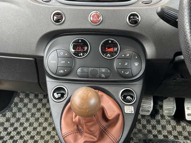 アバルト ５９５ コンペティツィオーネ 静岡県 2017(平29)年 3.9万km ガンＭ 純正オーディオ/・AM/・FM/主要装備/・コーナーセンサー/・オートエアコン/・前後ドラレコ/・社外フロアマット/・キセノンヘッドライト/・カーテンエアバック