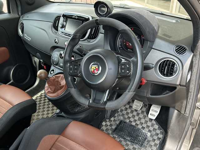 アバルト ５９５ コンペティツィオーネ 静岡県 2017(平29)年 3.9万km ガンＭ 純正オーディオ/・AM/・FM/主要装備/・コーナーセンサー/・オートエアコン/・前後ドラレコ/・社外フロアマット/・キセノンヘッドライト/・カーテンエアバック