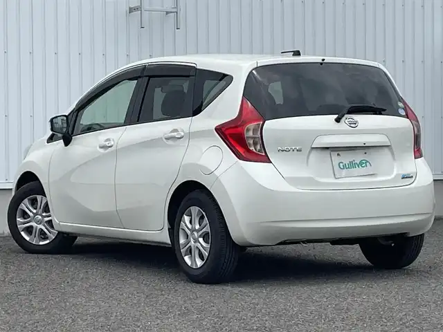 日産 ノート X DIG－S 熊本県 2016(平28)年 8.9万km ブリリアントホワイトパール 社外メモリナビ/・AM/FM/CD/DVD/SD/iPod/・Bluetooth/・フルセグTV/・バックカメラ/横滑り防止装置/路外逸脱防止支援システム/エマージェンシーブレーキ/ETC/プッシュスタート/スマートキー/ウィンカーミラー/電動格納ミラー/ドアバイザー/ウィンドウロック/ハンズフリーマイク/ヘッドライトレベライザー/ハロゲンヘッドライト/アイドリングストップ