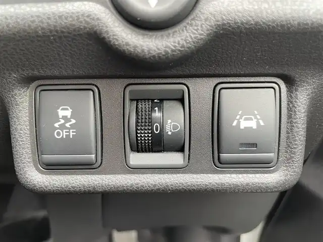 日産 ノート X DIG－S 熊本県 2016(平28)年 8.9万km ブリリアントホワイトパール 社外メモリナビ/・AM/FM/CD/DVD/SD/iPod/・Bluetooth/・フルセグTV/・バックカメラ/横滑り防止装置/路外逸脱防止支援システム/エマージェンシーブレーキ/ETC/プッシュスタート/スマートキー/ウィンカーミラー/電動格納ミラー/ドアバイザー/ウィンドウロック/ハンズフリーマイク/ヘッドライトレベライザー/ハロゲンヘッドライト/アイドリングストップ