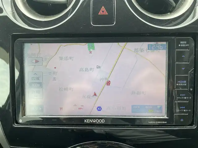 日産 ノート X DIG－S 熊本県 2016(平28)年 8.9万km ブリリアントホワイトパール 社外メモリナビ/・AM/FM/CD/DVD/SD/iPod/・Bluetooth/・フルセグTV/・バックカメラ/横滑り防止装置/路外逸脱防止支援システム/エマージェンシーブレーキ/ETC/プッシュスタート/スマートキー/ウィンカーミラー/電動格納ミラー/ドアバイザー/ウィンドウロック/ハンズフリーマイク/ヘッドライトレベライザー/ハロゲンヘッドライト/アイドリングストップ