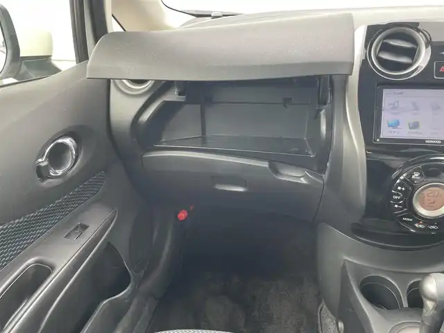 日産 ノート X DIG－S 熊本県 2016(平28)年 8.9万km ブリリアントホワイトパール 社外メモリナビ/・AM/FM/CD/DVD/SD/iPod/・Bluetooth/・フルセグTV/・バックカメラ/横滑り防止装置/路外逸脱防止支援システム/エマージェンシーブレーキ/ETC/プッシュスタート/スマートキー/ウィンカーミラー/電動格納ミラー/ドアバイザー/ウィンドウロック/ハンズフリーマイク/ヘッドライトレベライザー/ハロゲンヘッドライト/アイドリングストップ