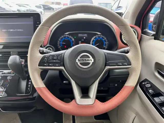 日産 デイズ ボレロ 宮城県 2021(令3)年 0.8万km ピンクⅡ 2トーン仕様/・ホワイトパールルーフ/・ルーフ同色ドアミラー/・ルーフ同色サイドドアハンドル/インテリジェントアラウンドビューモニター＋ウィンカーミラー/＝＝＝/インテリジェントエマージェンシーブレーキ/車線逸脱警報/車線逸脱防止支援システム/踏み間違い防止アシスト/前方衝突予測警報/ふらつき警報/標識検知警報/先行車発進お知らせ機能/コーナーセンサー/ハイビームアシスト/純正9インチナビ（MM320D-L）/・CD/DVD/・Bluetooth/・フルセグTV/ETC/ドライブレコーダー/ハーフレザーシート/革巻きステアリング/ステアリングスイッチ/インテリジェントオートライト/電動格納ミラー/純正14インチAW/純正ドアバイザー/純正フロアマット/W/サイド/カーテン/ニーエアバッグ