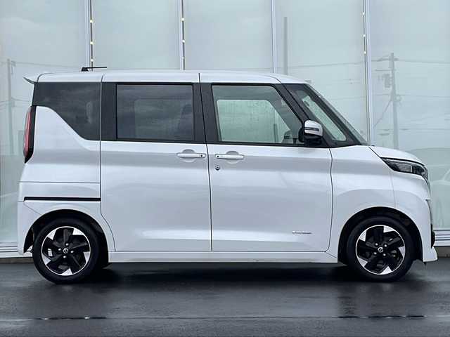 日産 ルークス HWS X プロパイロットED 神奈川県 2022(令4)年 3.1万km ホワイトパール 純正ＳＤナビＴＶ　Bluetooth/CD/iPod/両側パワースライドドア　/プロパイロット　/アラウンドビューモニター　/追従型クルーズコントロール　/コーナーセンサー　/スマートキー　/プッシュスタート　/ブレーキホールド　/ＥＴＣ/純正フロアマット/衝突被害軽減システム