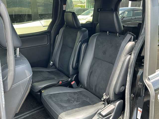 トヨタ ヴォクシー ZS 煌Ⅲ 鹿児島県 2021(令3)年 5.2万km ブラック トヨタセーフティセンス/-衝突被害軽減ブレーキ/-先行車発信告知機能/フリップダウンモニター/純正SDナビ　NXZT-Y68T/（CDDVD/フルセグテレビ/Bluetooth）/バックカメラ/両側パワースライドドア/クルーズコントロール/LEDヘッドライト・フォグ/オートライト/ハーフレザーシート/三列シート/純正16インチアルミホイール/アイドリングストップ/リアオートエアコン/スマートキー/ビルトインETC
