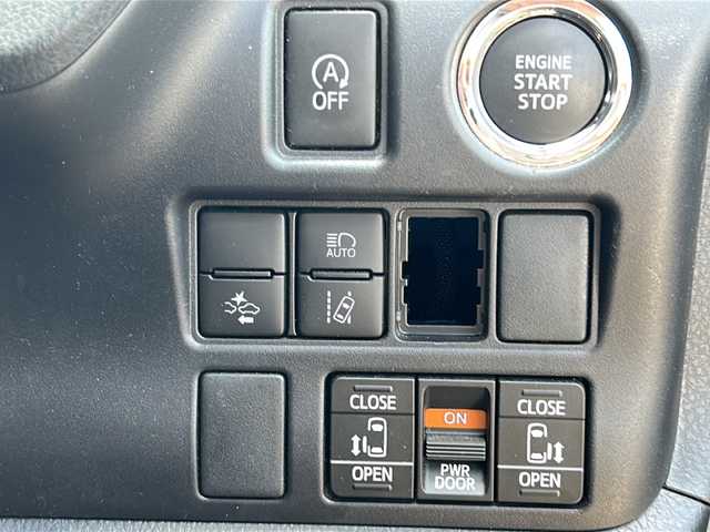 トヨタ ヴォクシー ZS 煌Ⅲ 鹿児島県 2021(令3)年 5.2万km ブラック トヨタセーフティセンス/-衝突被害軽減ブレーキ/-先行車発信告知機能/フリップダウンモニター/純正SDナビ　NXZT-Y68T/（CDDVD/フルセグテレビ/Bluetooth）/バックカメラ/両側パワースライドドア/クルーズコントロール/LEDヘッドライト・フォグ/オートライト/ハーフレザーシート/三列シート/純正16インチアルミホイール/アイドリングストップ/リアオートエアコン/スマートキー/ビルトインETC