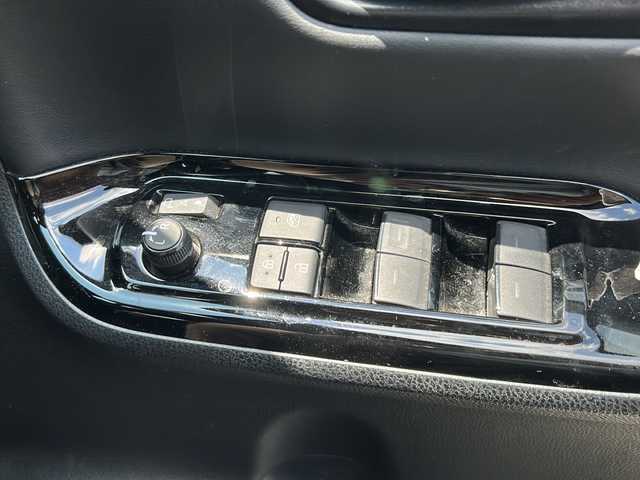 トヨタ ヴォクシー ZS 煌Ⅲ 鹿児島県 2021(令3)年 5.2万km ブラック トヨタセーフティセンス/-衝突被害軽減ブレーキ/-先行車発信告知機能/フリップダウンモニター/純正SDナビ　NXZT-Y68T/（CDDVD/フルセグテレビ/Bluetooth）/バックカメラ/両側パワースライドドア/クルーズコントロール/LEDヘッドライト・フォグ/オートライト/ハーフレザーシート/三列シート/純正16インチアルミホイール/アイドリングストップ/リアオートエアコン/スマートキー/ビルトインETC