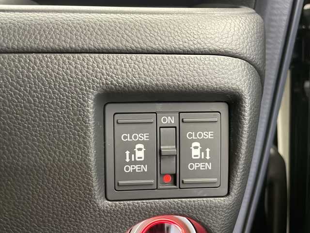 ホンダ Ｎ ＢＯＸ カスタム L スタイル+ブラック 長野県 2022(令4)年 3.7万km クリスタルブラックパール 純正SDナビ/Bluetooth/CD/DVD/フルセグTV/バックカメラ/両側パワスラ/ステアリングスイッチ/ホンダセンシング/衝突被害軽減/横滑り防止装置/先行車発進お知らせ/路外逸脱抑制/標識認識機能/オートホールド/電動パーキング/2列目サンシェード/純正14インチAW装着/社外フロアマット（前席のみ、2列目欠品）/LEDヘッドライト